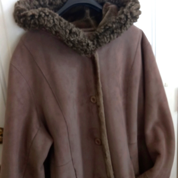 Novelti Plus 3X faux fur jacket with hoodie khaki/olive color - Picture 8 of 15